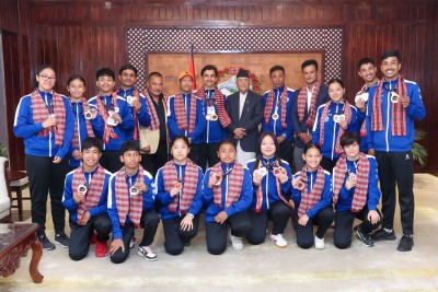  पदक विजेता टेबल टेनिस खेलाडीलाई प्रधानमन्त्रीले दिए बधाई 